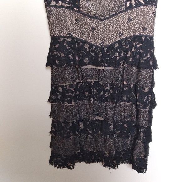 BCBGMaxAzria Black Tiered Lace Overlay Sleeveless Cocktail Dress Size 4 - Picture 8 of 16